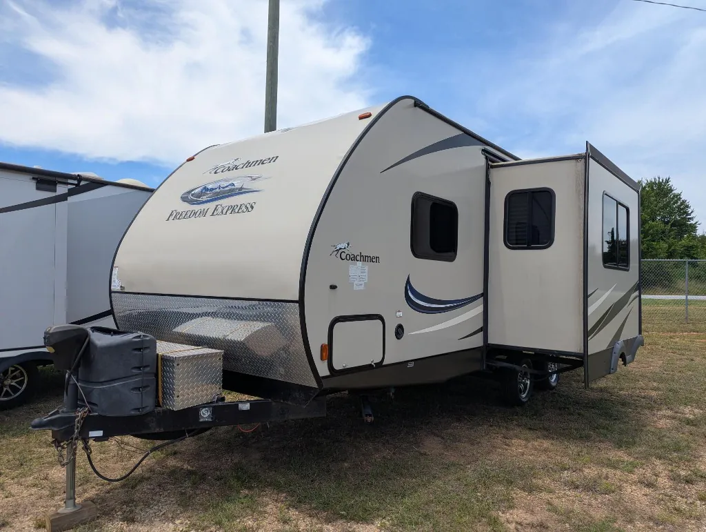 2015 Coachmen RV Freedom Express 231RBDS - Photo 4