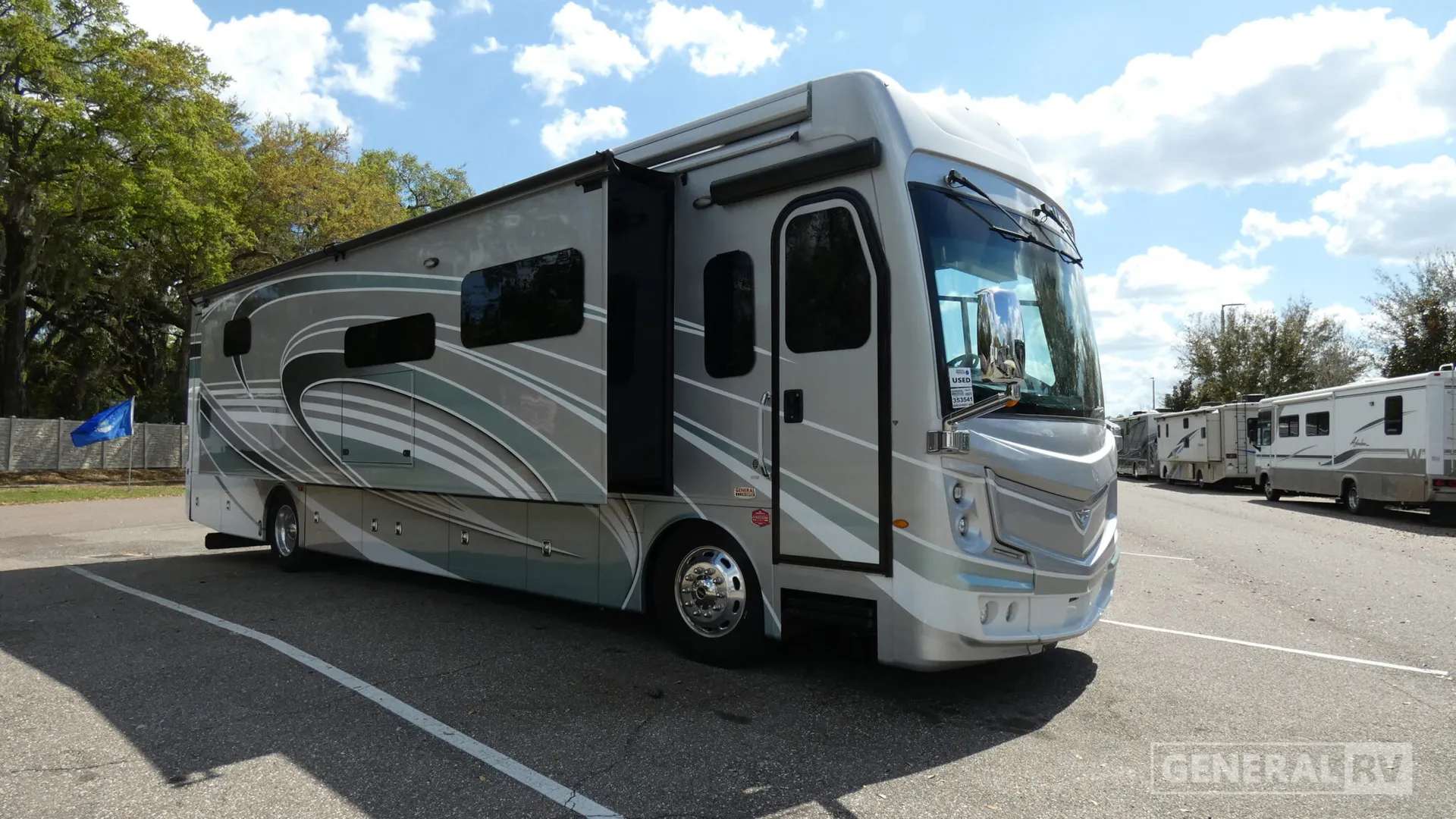 2024 Fleetwood Discovery LXE 40M - Photo 2