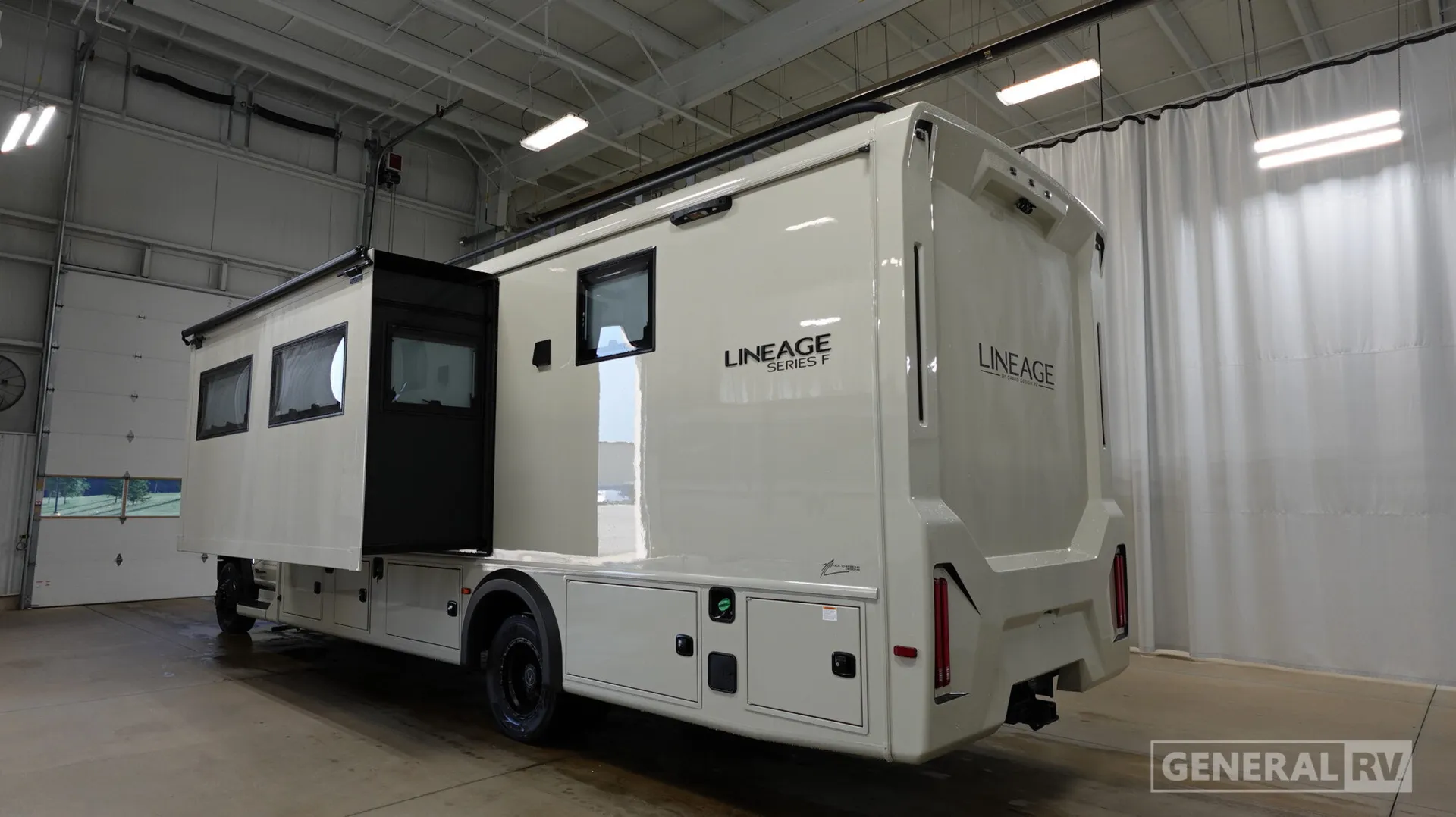 2027 Grand Design Lineage Series F 31ZW - Photo 4
