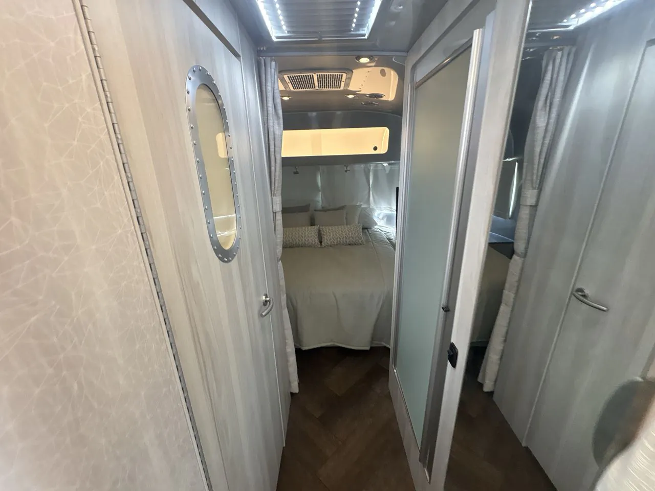 2026 Airstream International 28RB Twin - Photo 4