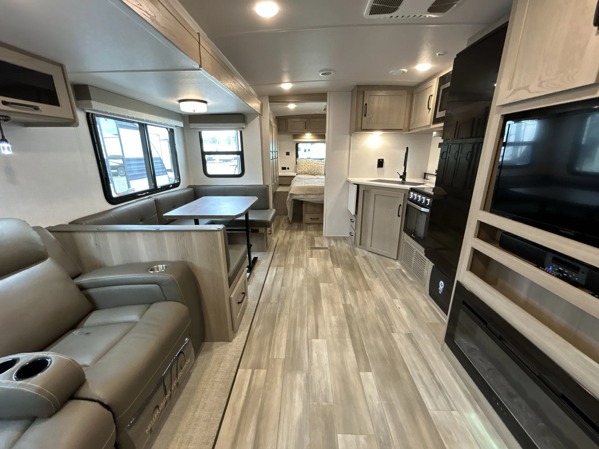 2024 Forest River Flagstaff Super Lite 27BHWS — living area main