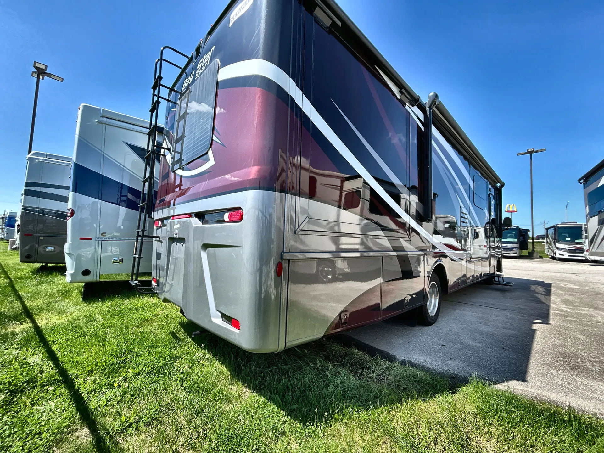 2022 Newmar Bay Star Sport 3315 — living area main