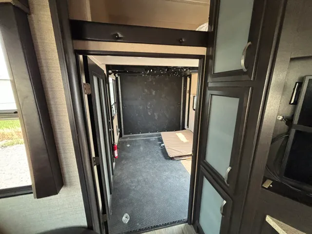 2018 Dutchmen Voltage Triton 3551, Photos photo 22