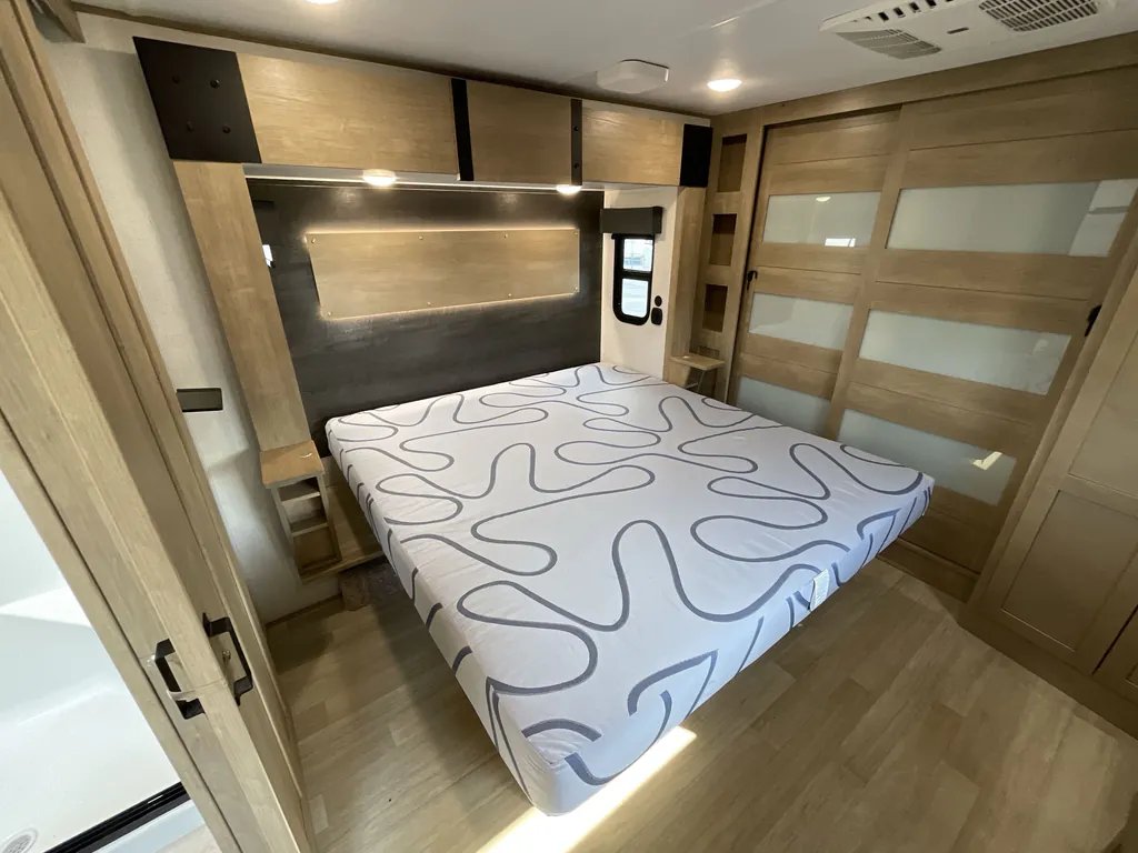 2025 Keystone Raptor 415, Photos photo 11