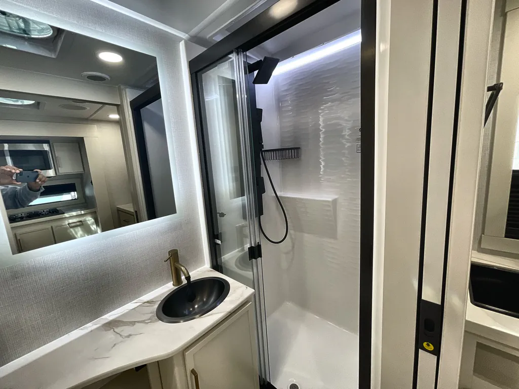 2026 Brinkley Model I 235, Photos photo 4