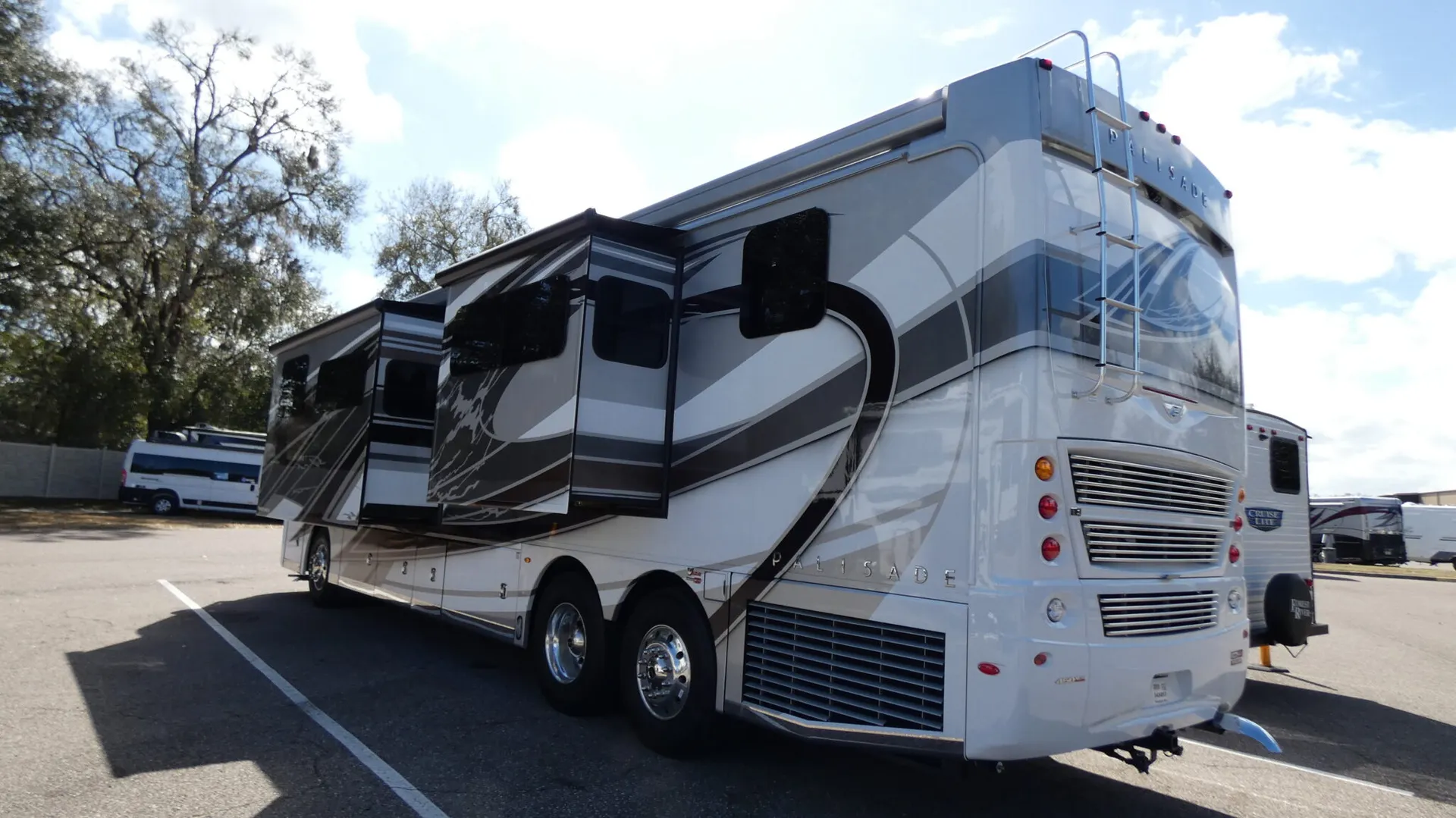 2026 Fleetwood Palisade 40H - Photo 4