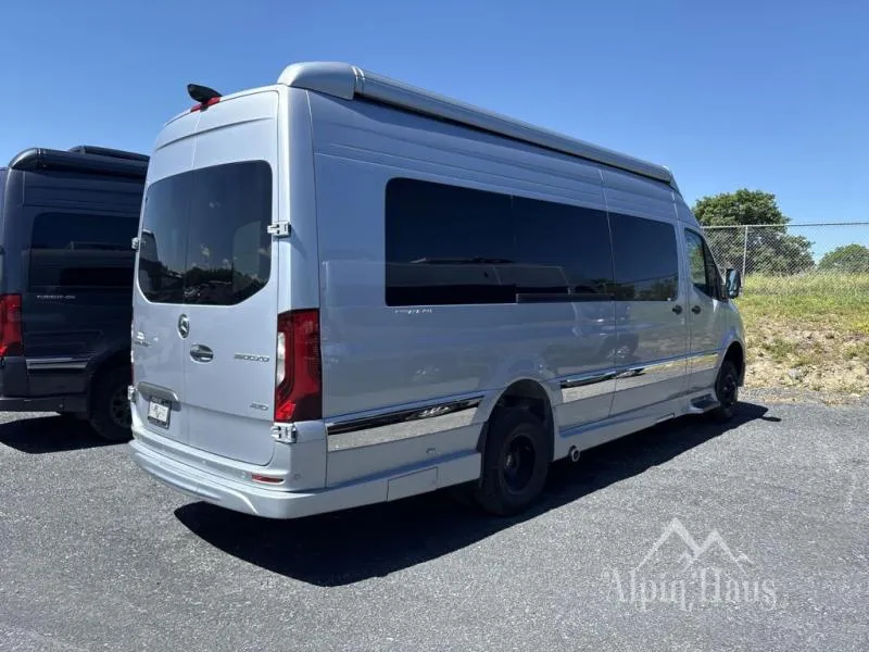 2027 Grech RV Strada-ion AWD TOUR - Photo 3