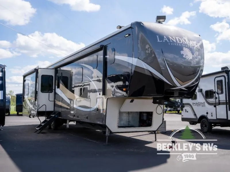 2019 Heartland Landmark 365 Used    Newport - Main photo
