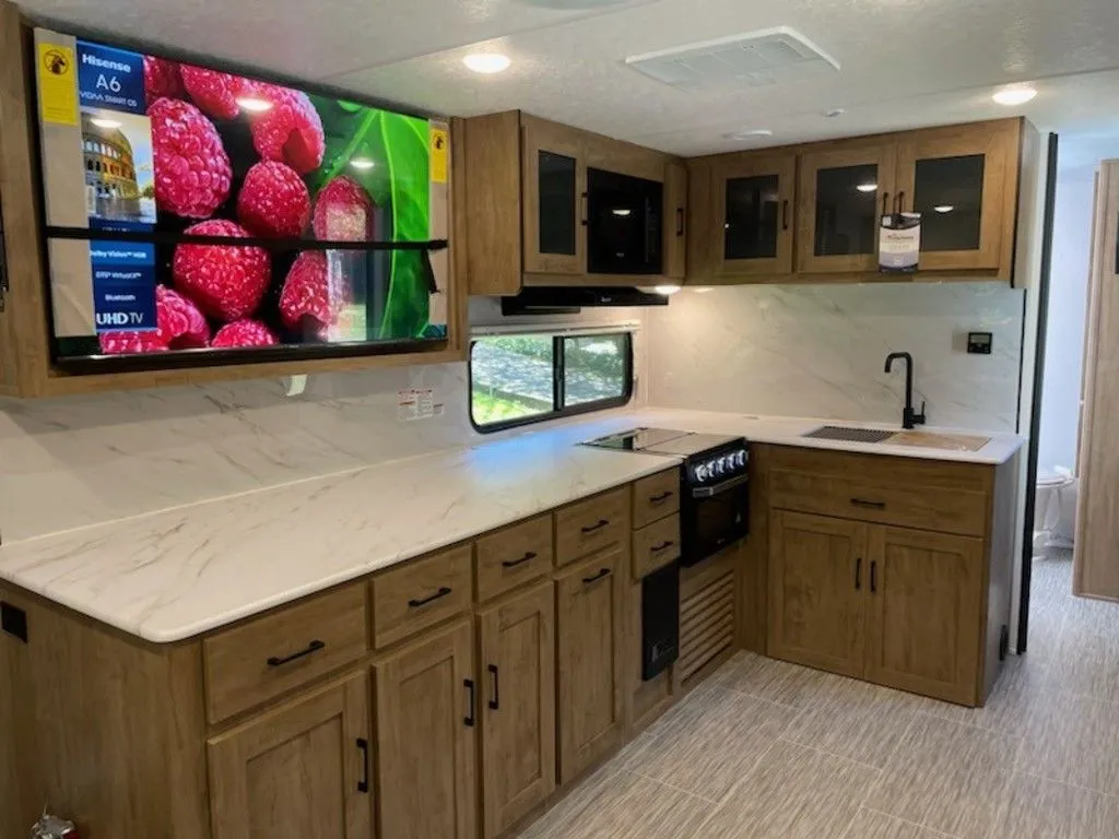 2024 Coachmen Freedom Express Ultra Lite - Photo 3