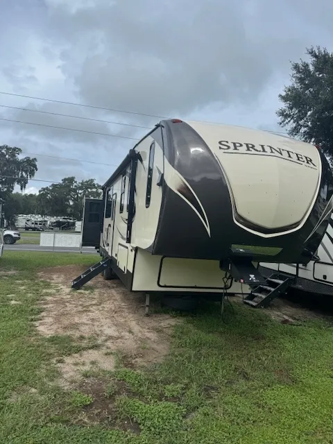 2018 Keystone SPRINTER 3531FWDEN - Photo 2
