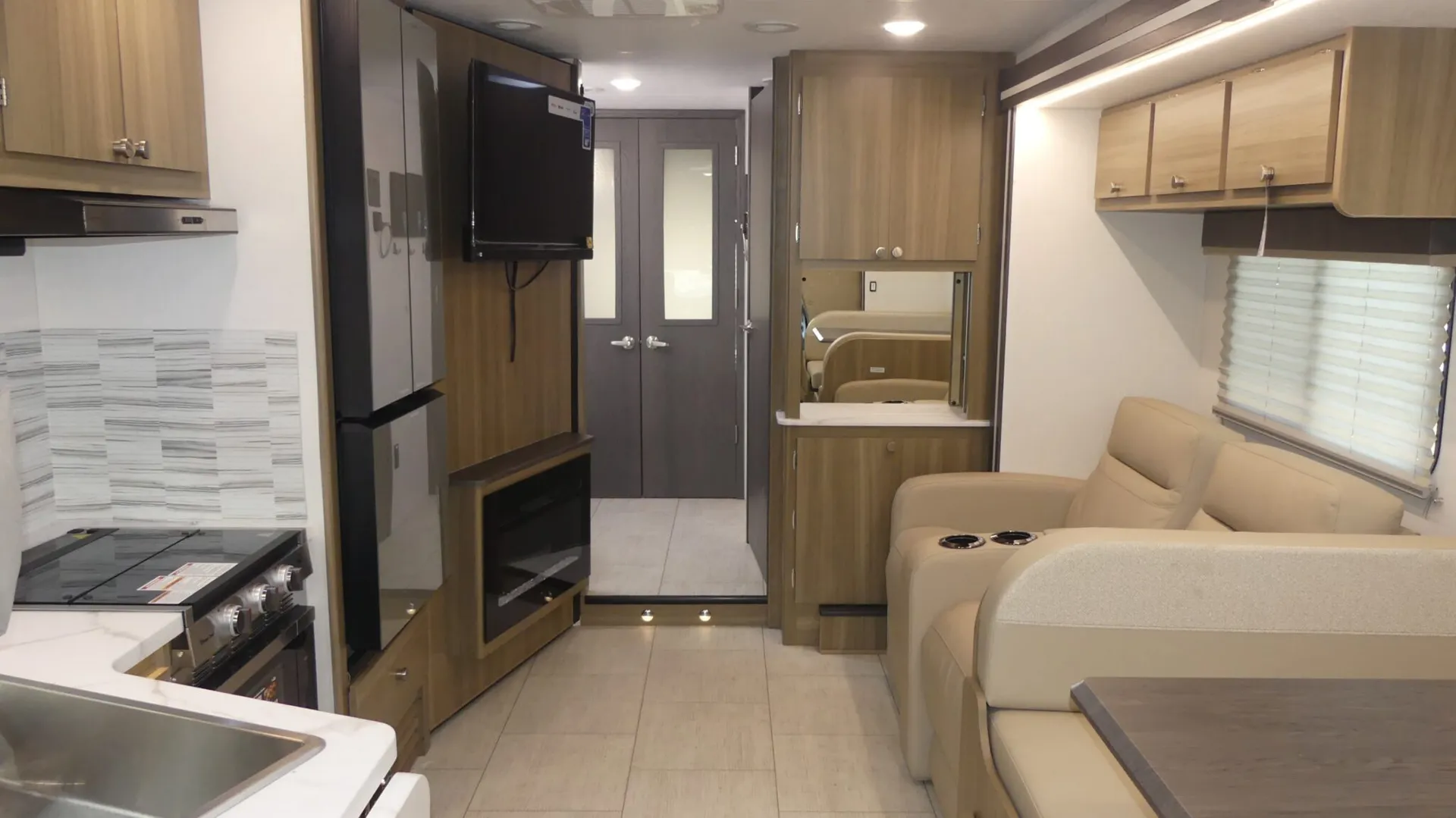 2026 Coachmen Freelander 30RS - Photo 3