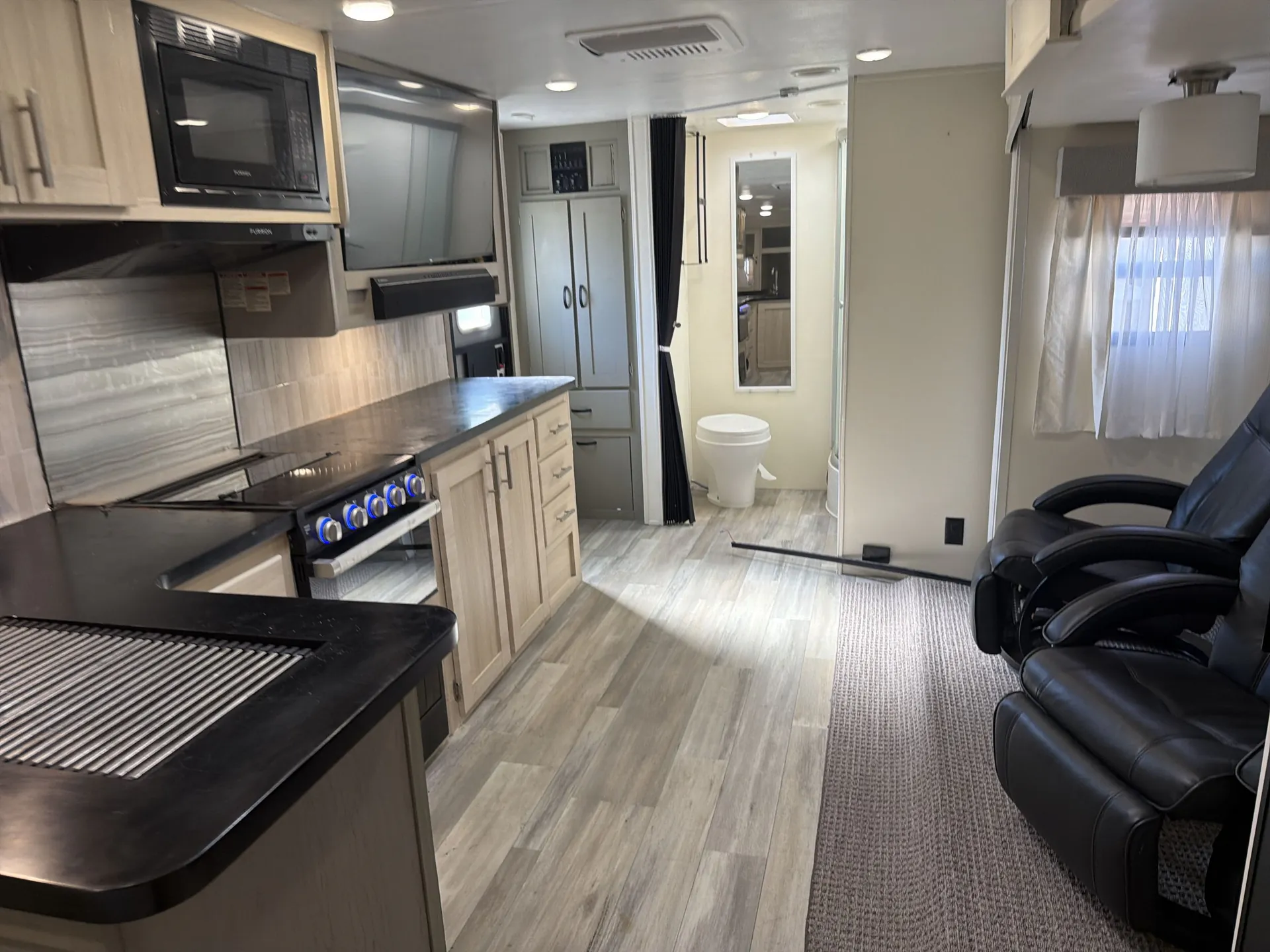 2021 Prime Time Tracer 22RBS — living area main