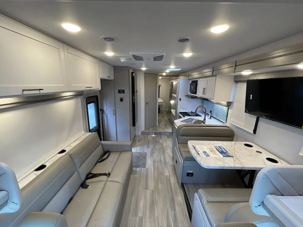 2026 Thor Motor Coach Geneva 31VT - Photo 3