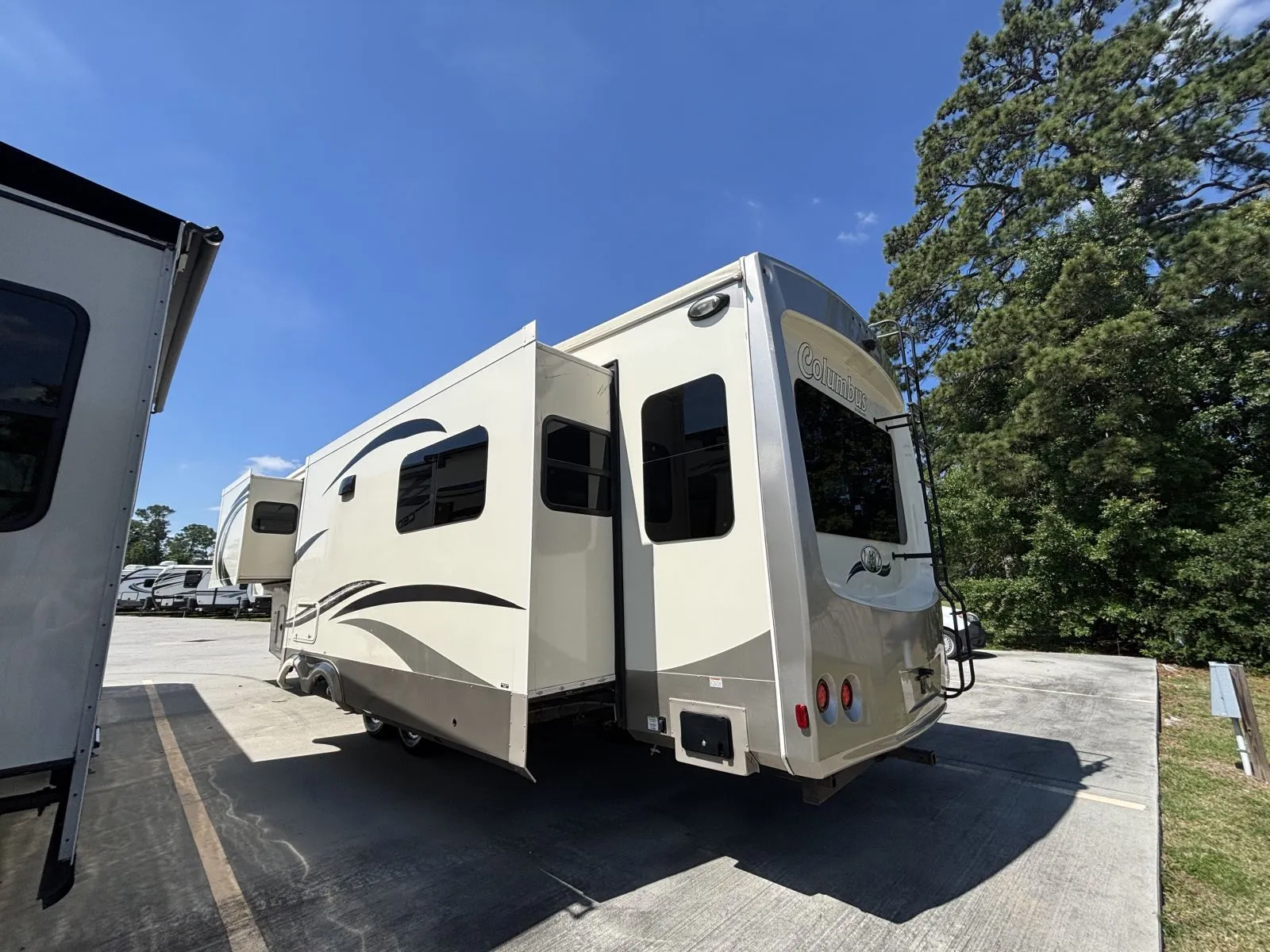 2018 Forest River COLUMBUS 366RL - Photo 3