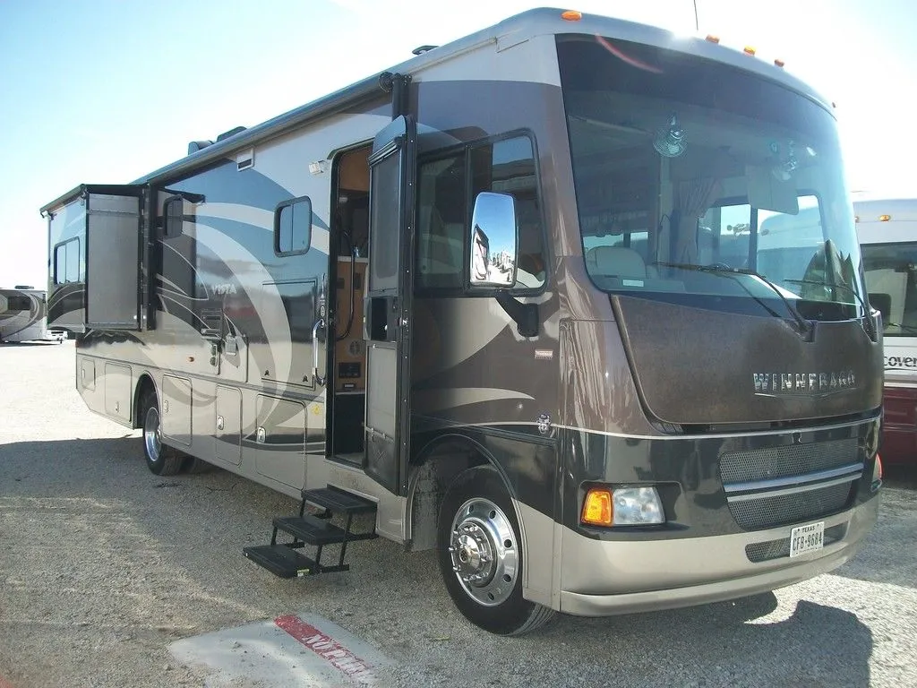 2014 Winnebago Vista 35F - Photo 3