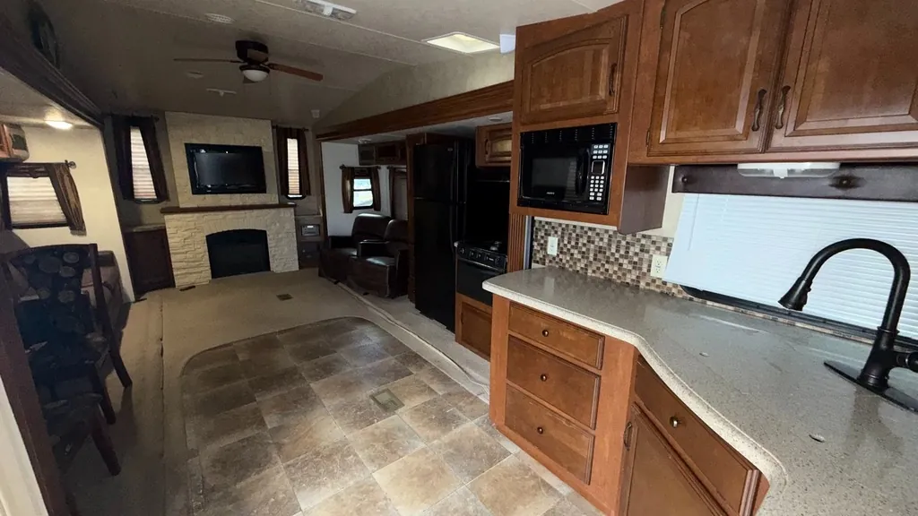 2013 Forest River Wildwood DLX 400RETS - Photo 4
