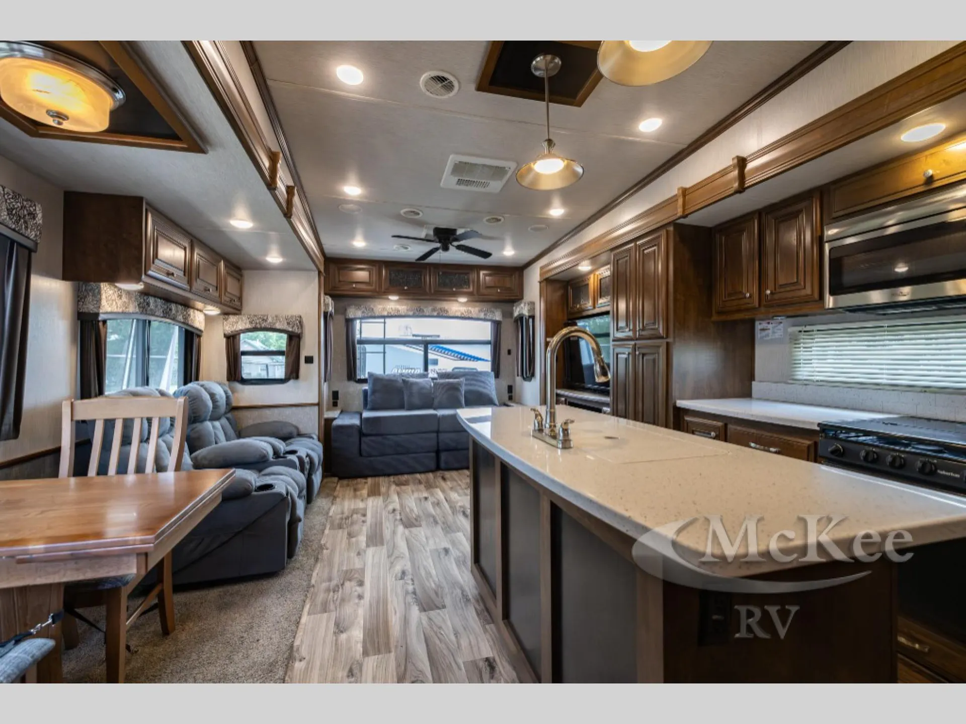 2018 Heartland Bighorn Traveler 37SS - Photo 4