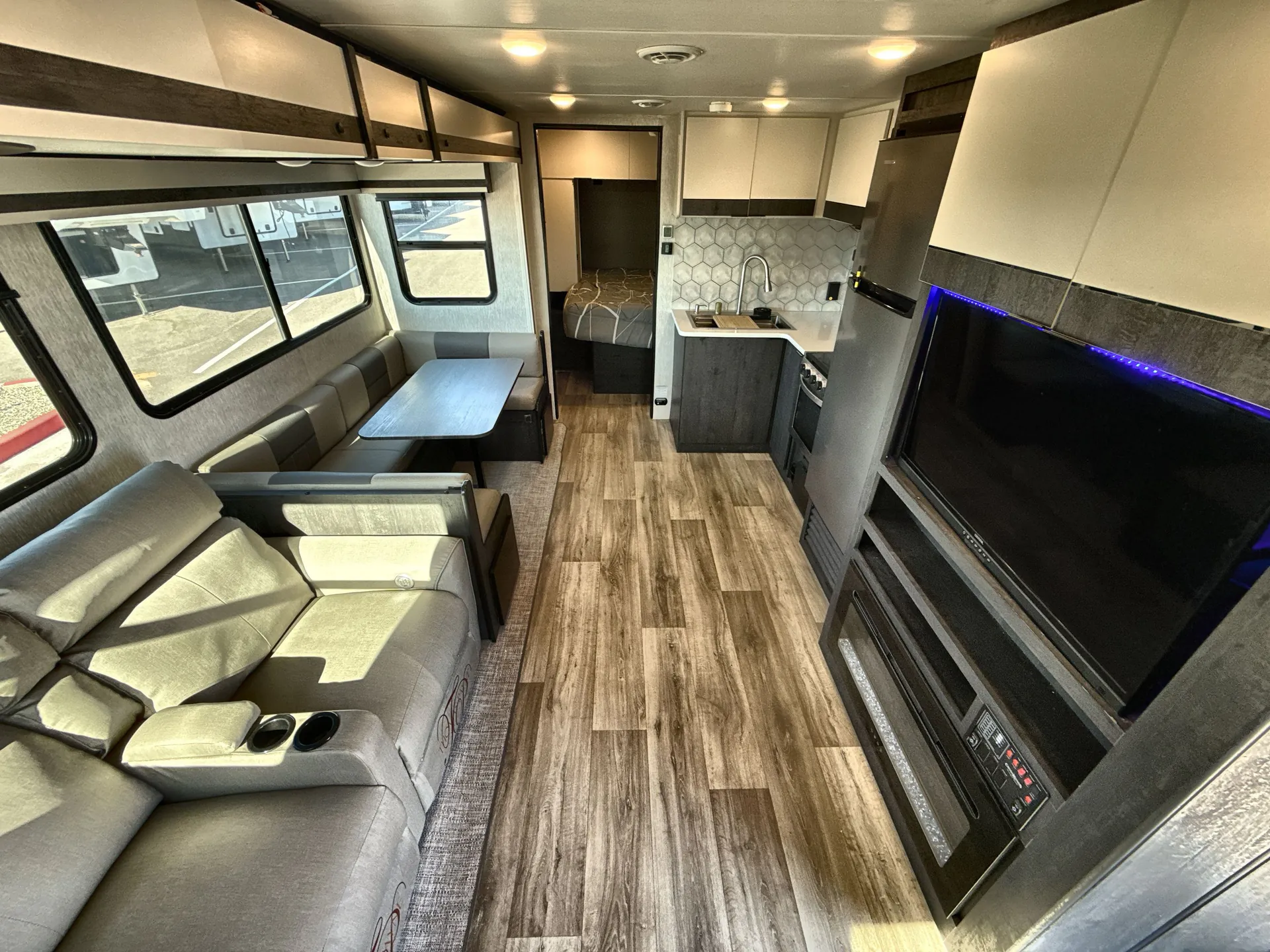 2024 CrossRoads Cruiser Aire CR27RBS — living area main