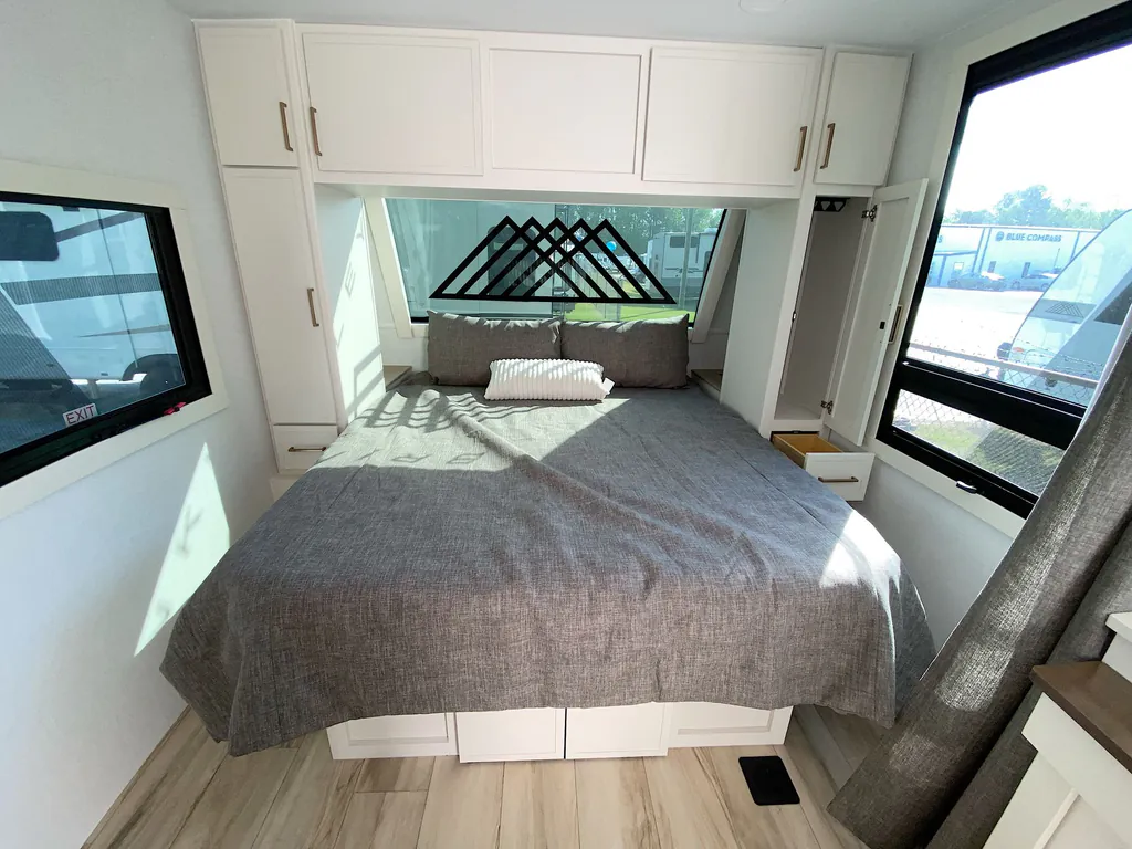 2026 Brinkley Model I 235, Photos photo 5