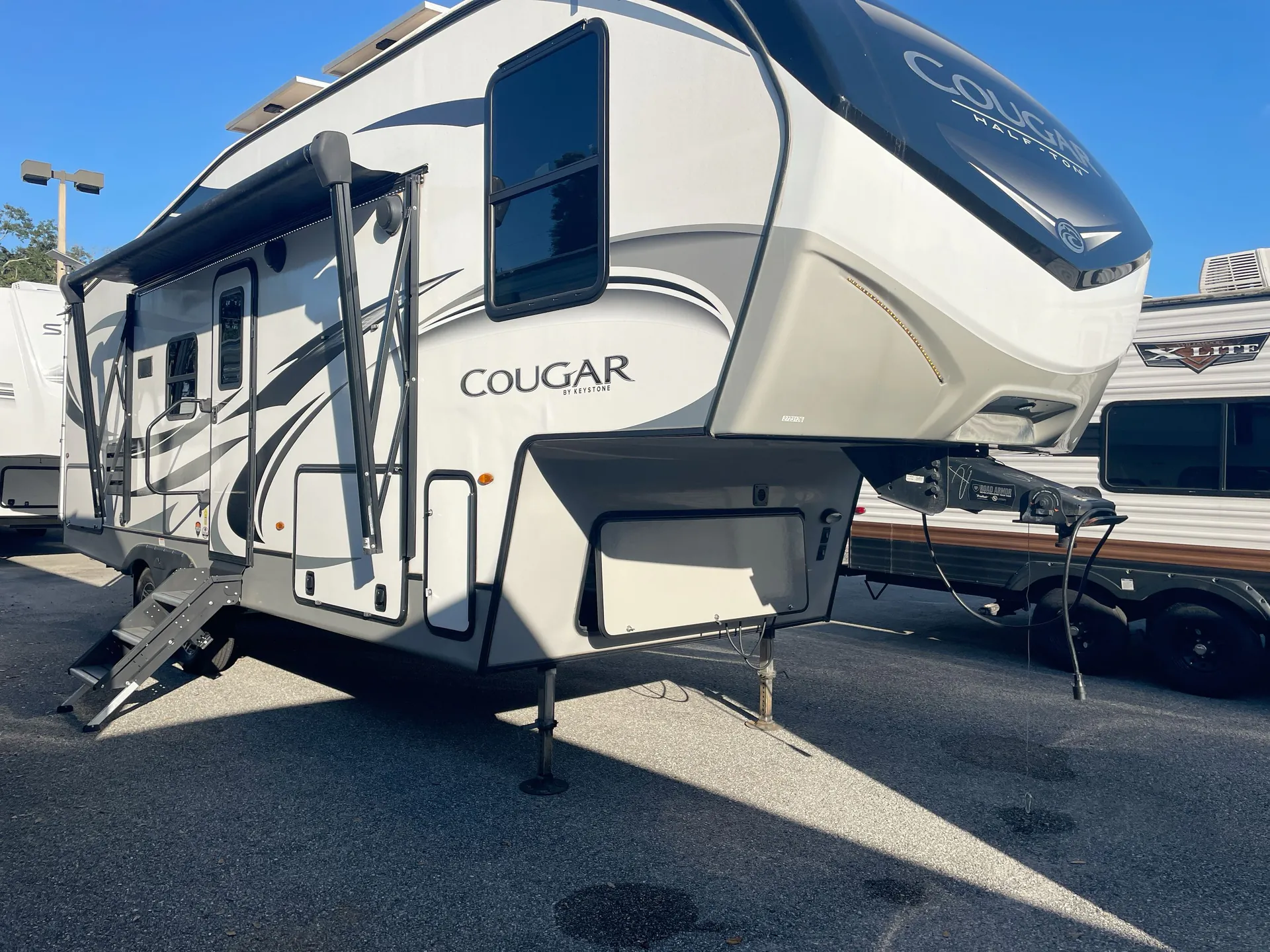 2018 Keystone Cougar 310RLS - Photo 2