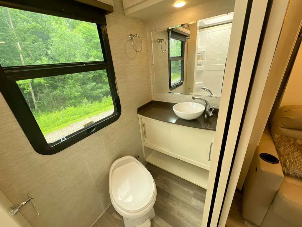 2020 Tiffin Wayfarer 25 RW, Photos photo 10