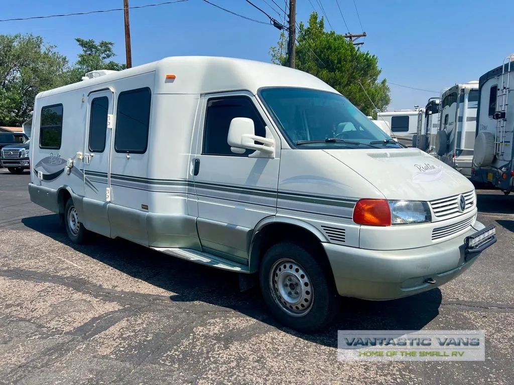 2001 Winnebago Rialta 22QB - Photo 3