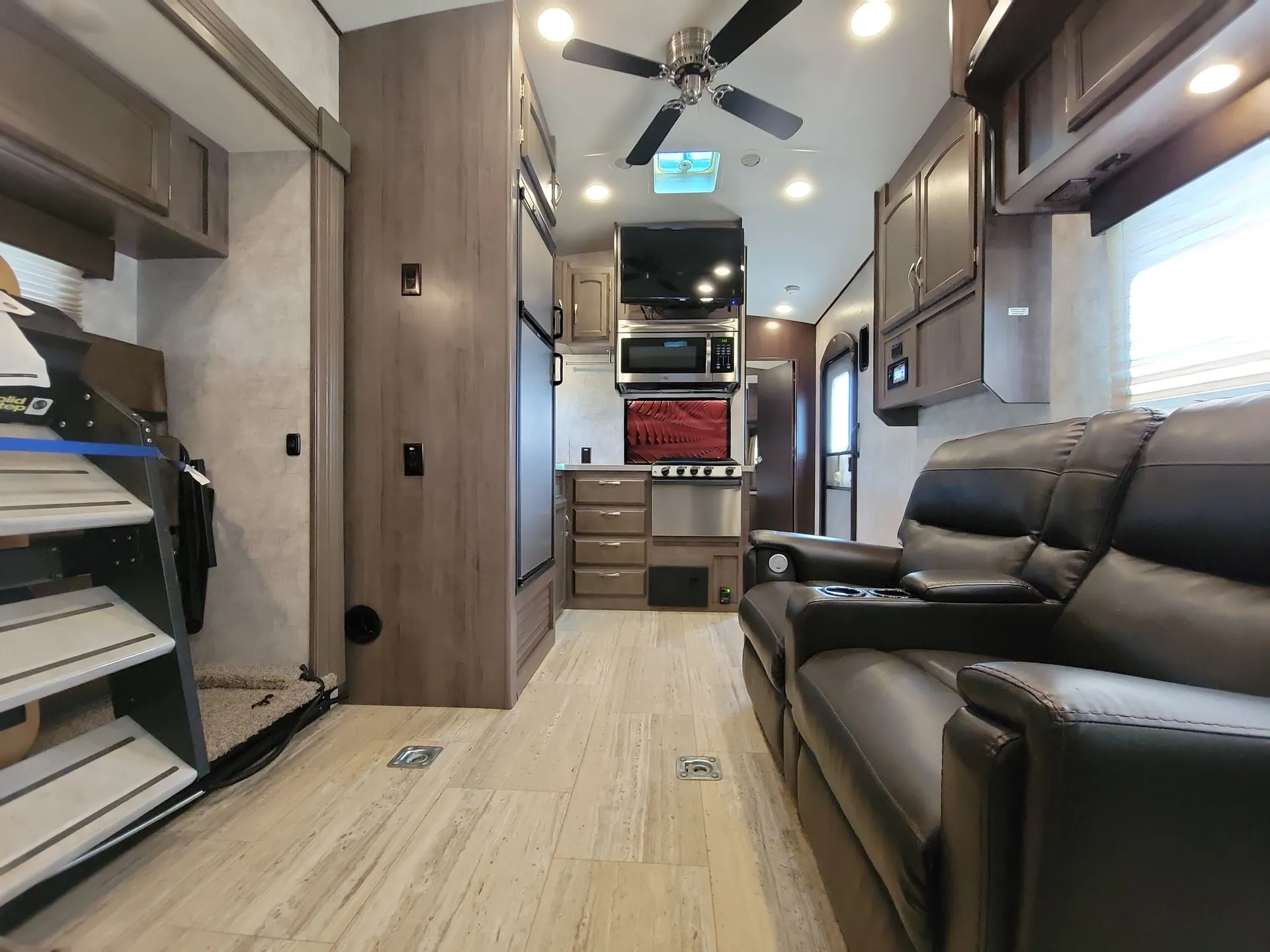 2016 Winnebago Spyder 28SC — living area main