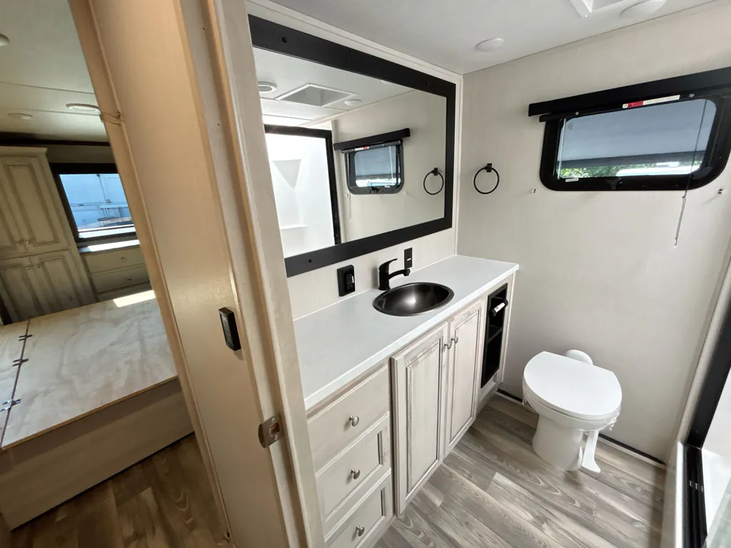 2022 Forest River Cardinal Luxury 380RLX, Photos photo 18