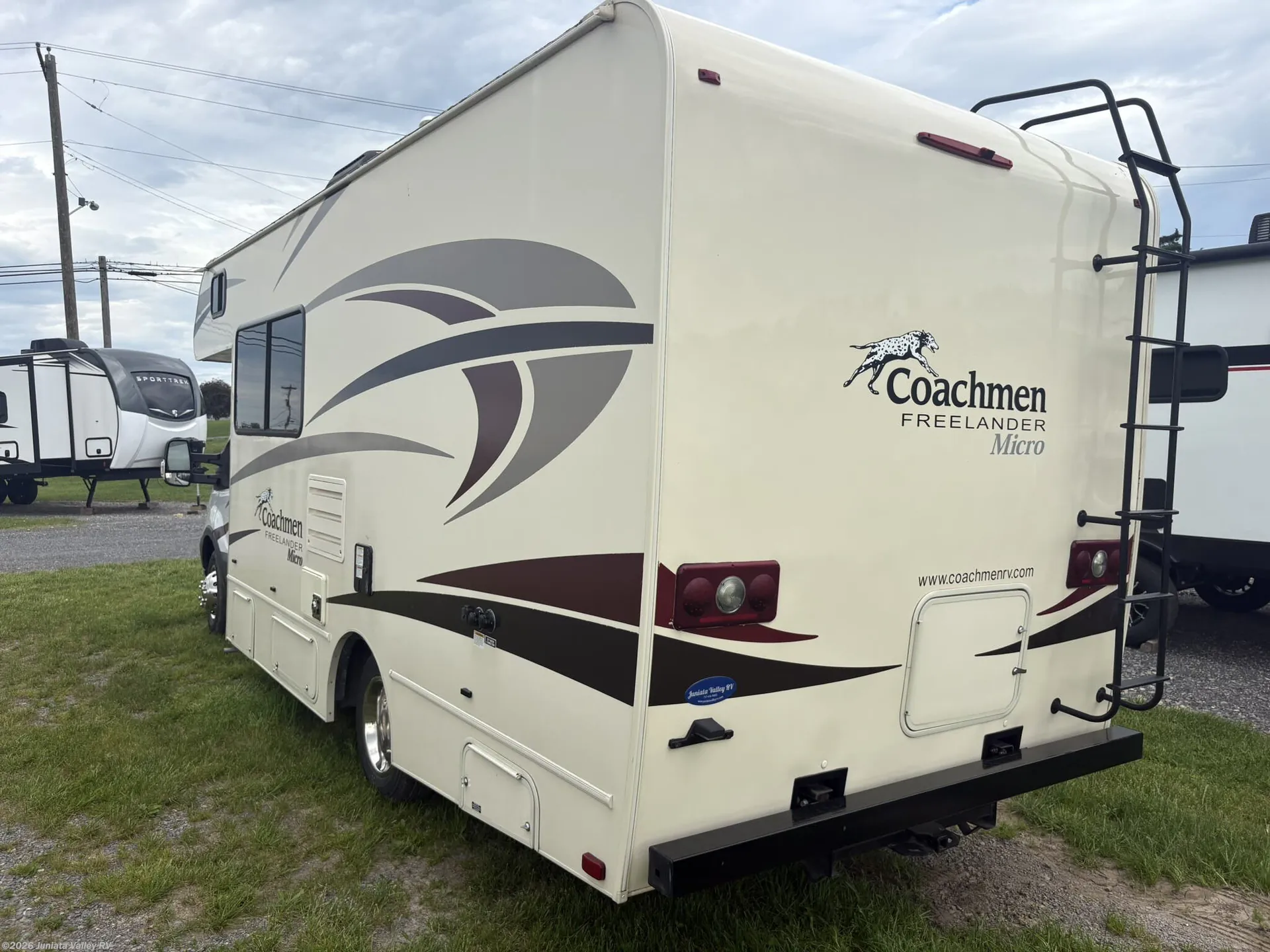 2017 Coachmen Freelander 20CB - Photo 4