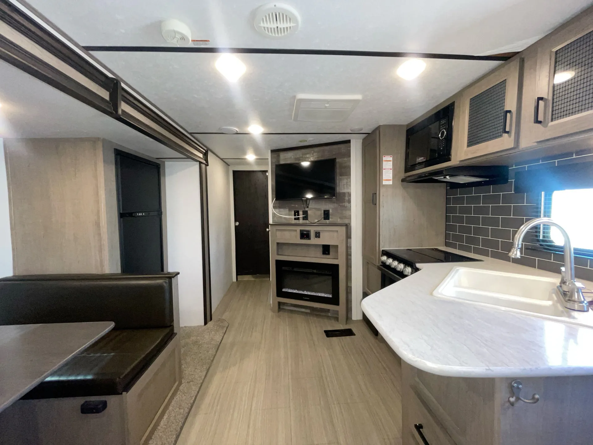 2021 Keystone Hideout 24RLWE — living area main