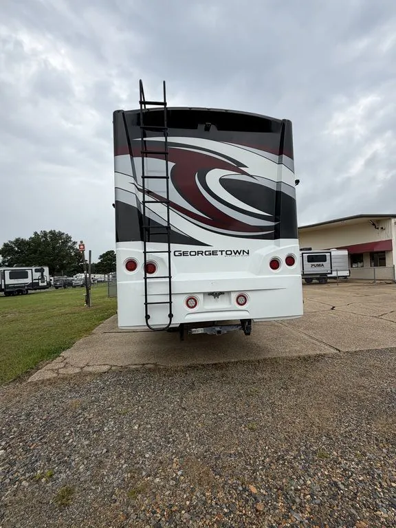 2019 Forest River Georgetown XL 369DS — Photo 7