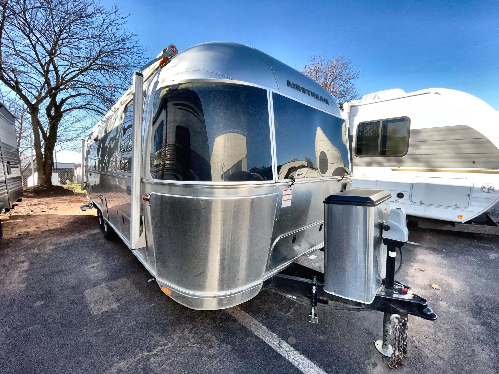 2019 airstream Globetrotter 27FB Twin - Photo 2