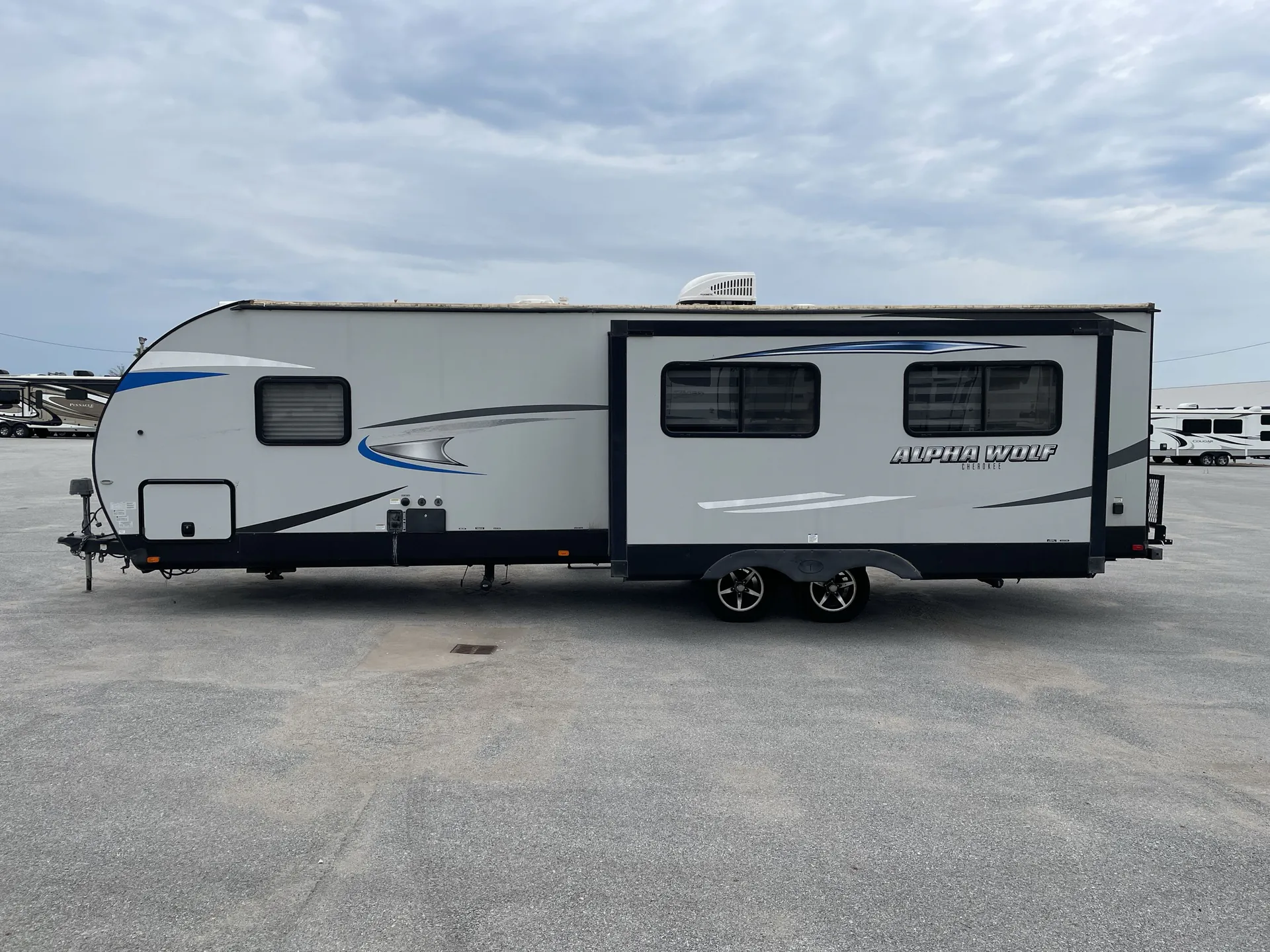 2020 Forest River Cherokee Alpha Wolf 27RK-L — off campside
