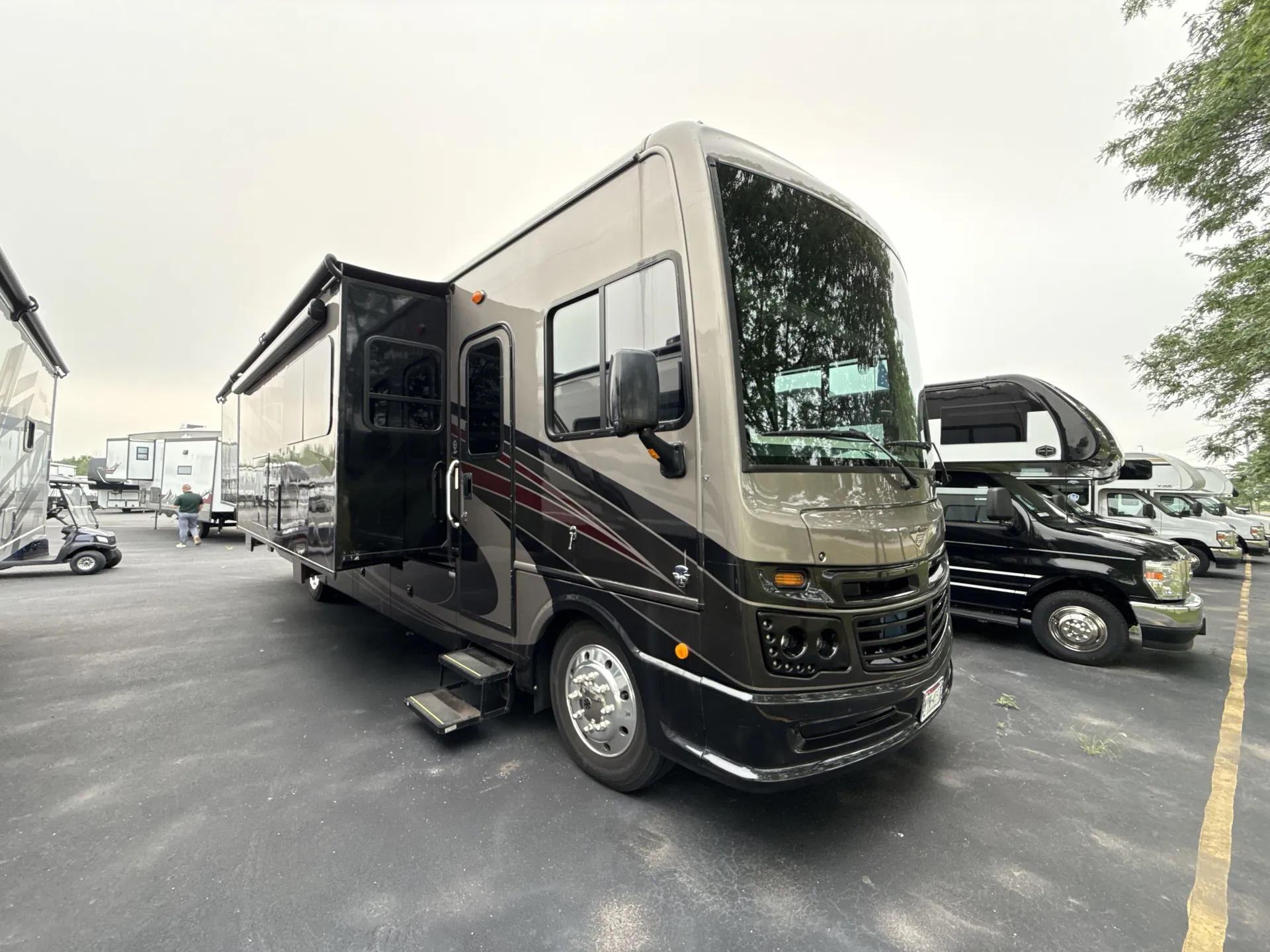 2020 Fleetwood Bounder 35P - Photo 2