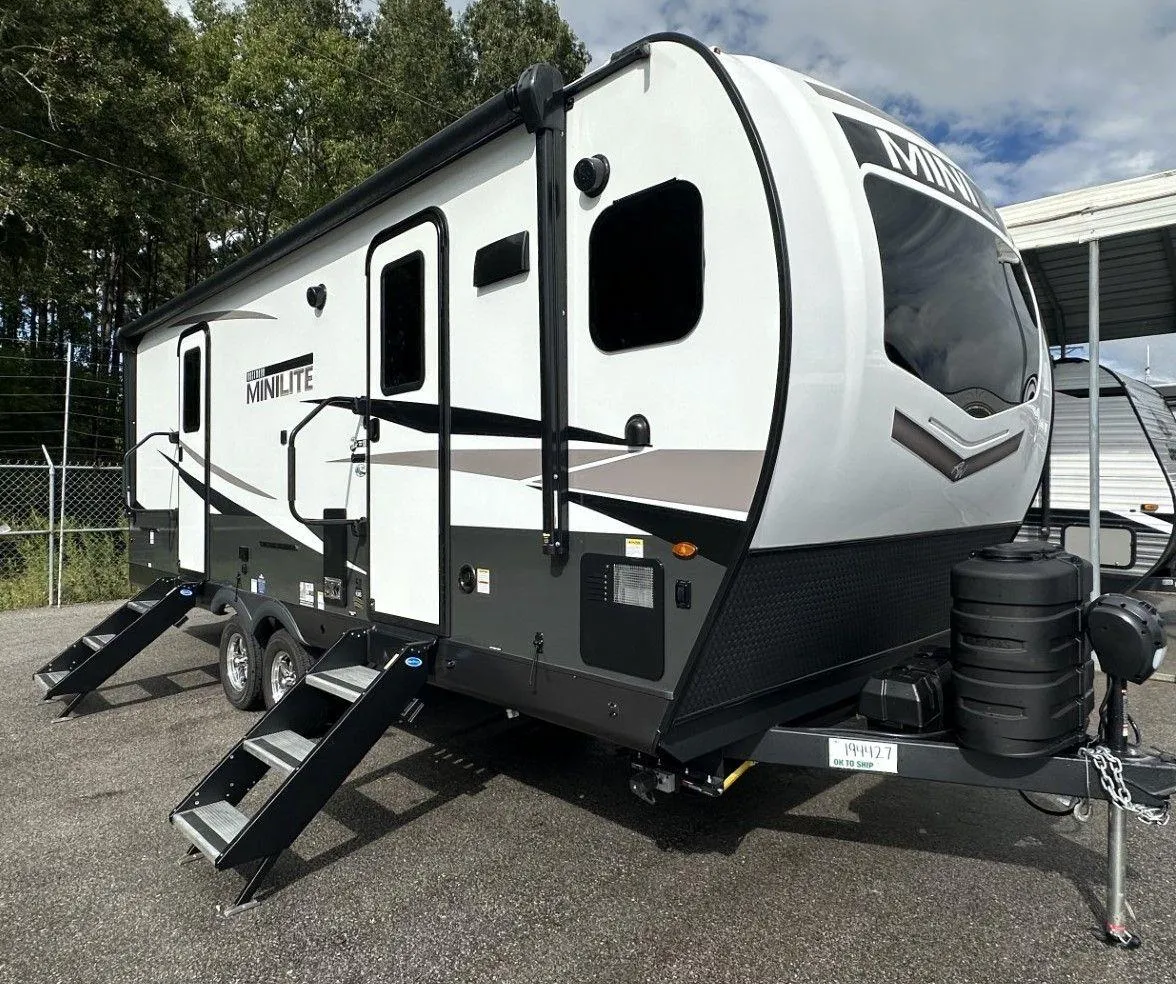 2025 Forest River Rockwood Mini Lite 2516S - Photo 2