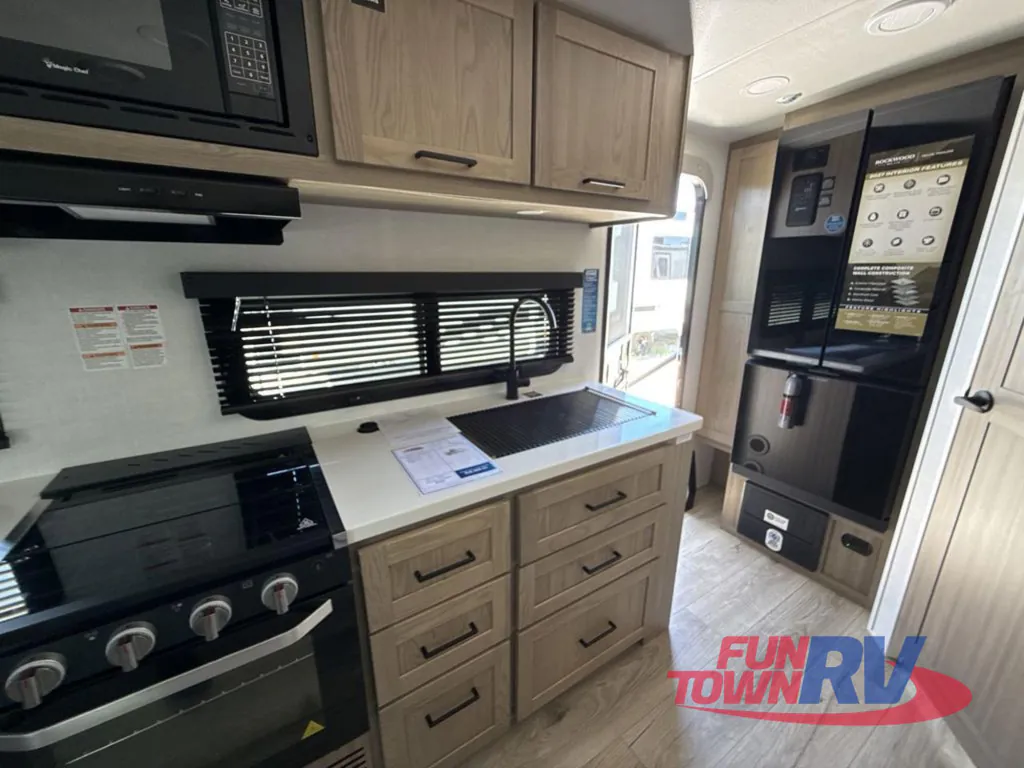 2027 Forest River Rockwood Mini Lite 2205S, Photos photo 12