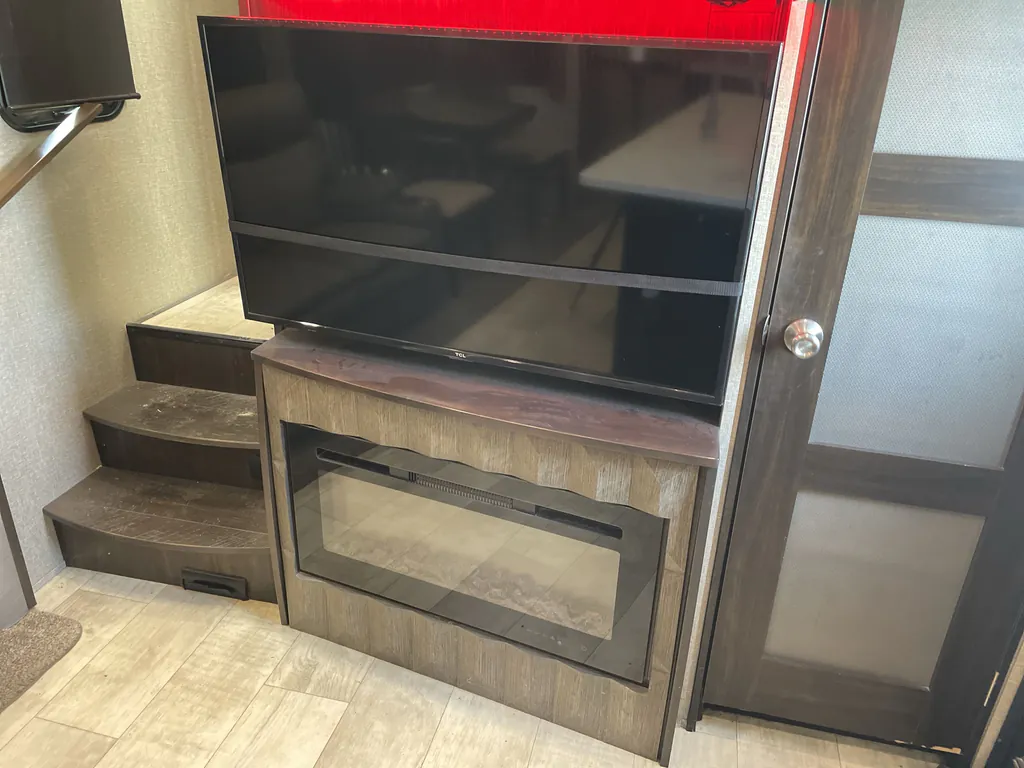 2019 Grand Design Momentum 399TH, Photos photo 14