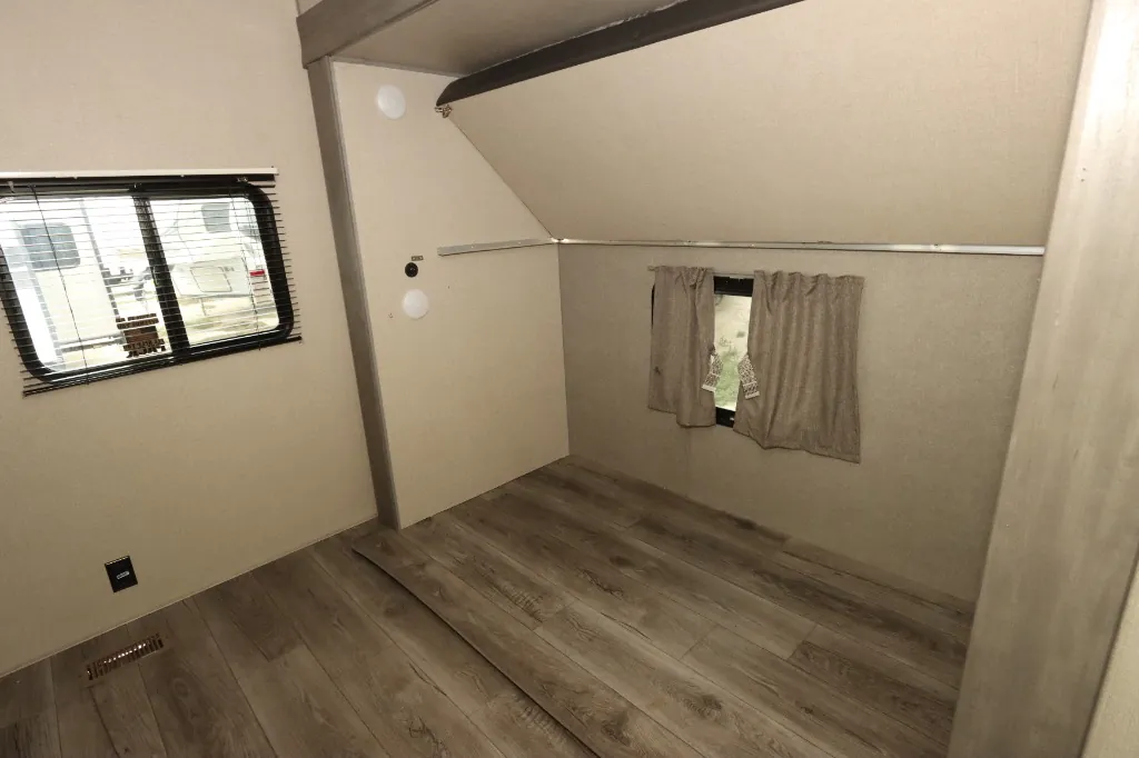 2023 Coachmen Catalina Legacy Edition 343BHTS (2 Queen Beds), Photos photo 9