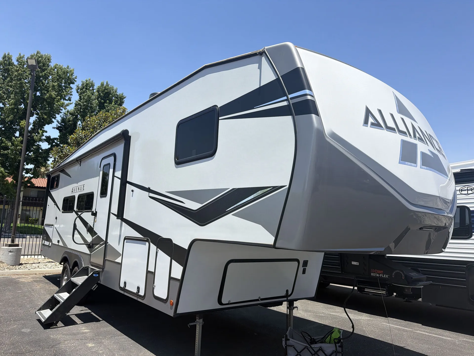 2022 Alliance RV Avenue 31BHS - Photo 2