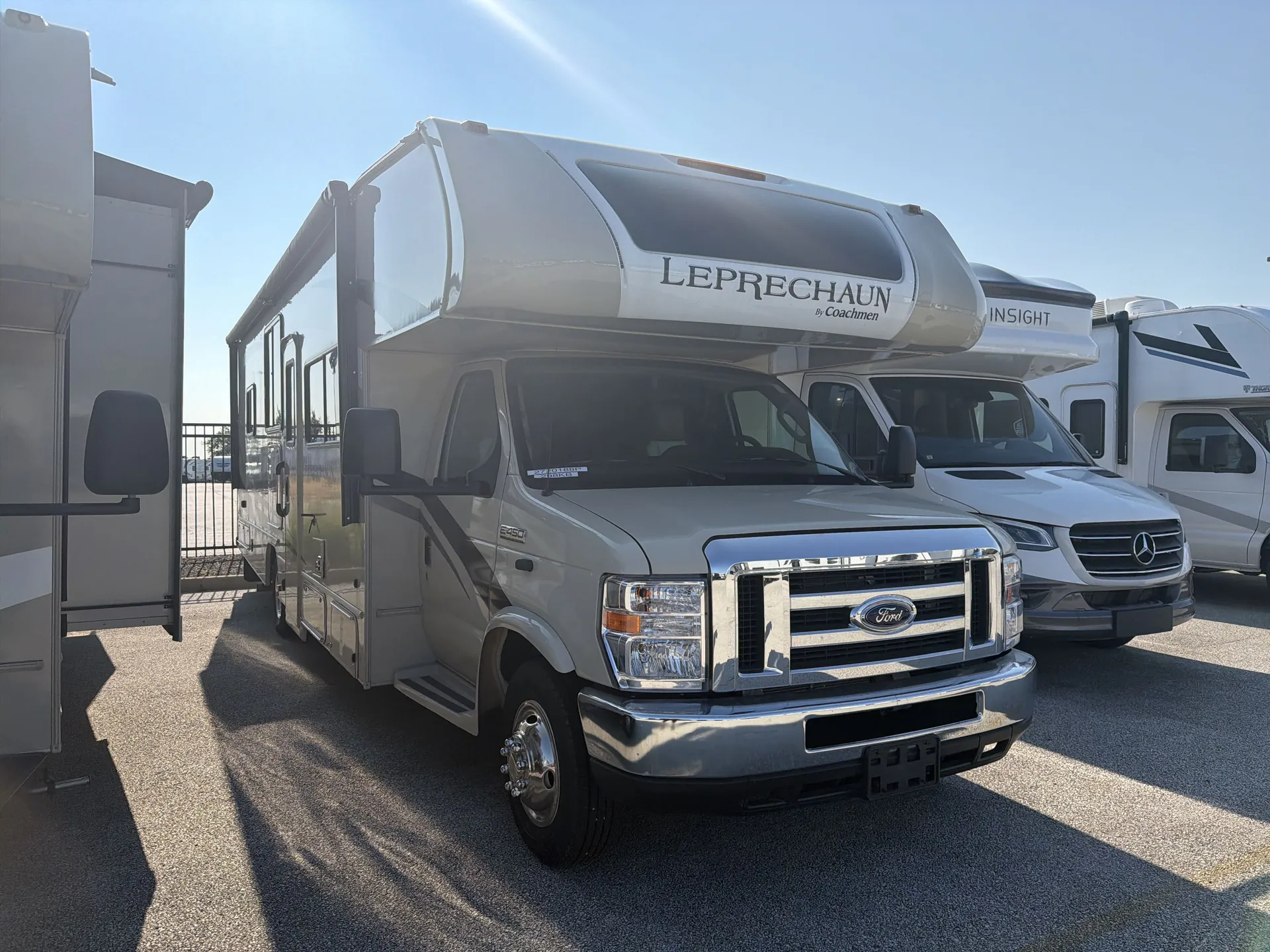 2021 Coachmen Leprechaun 298KB - Photo 2