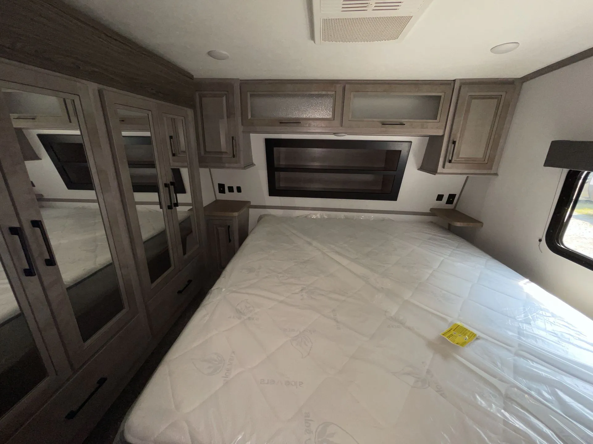 2024 Dutchmen Voltage Triton 4271 - Photo 4