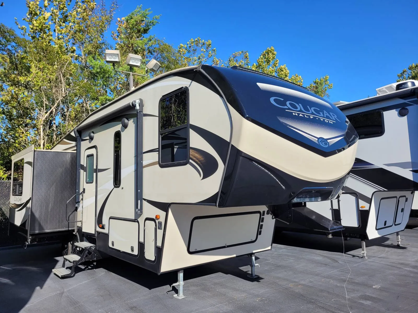 2018 Keystone Cougar HT FW 28SGS - Photo 2