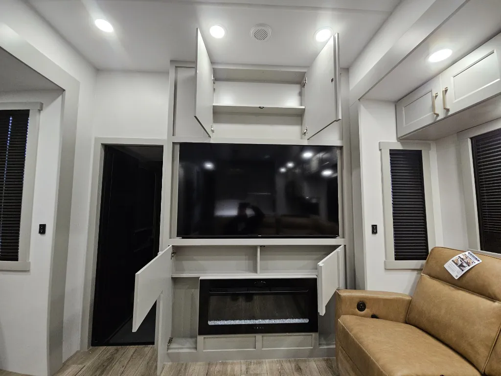 2026 Brinkley Model G 4150, Photos photo 15