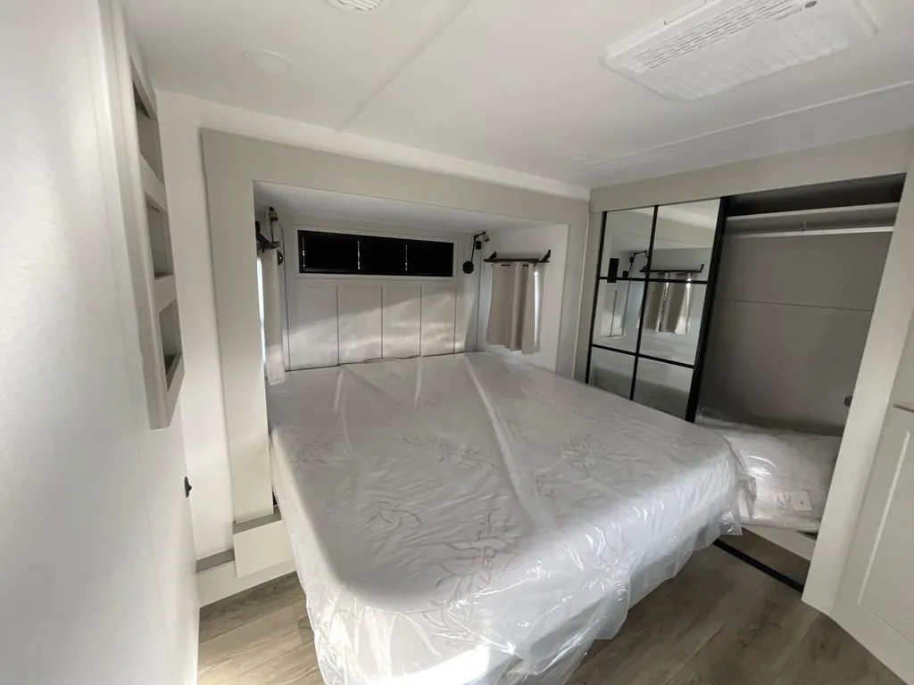 2026 Brinkley Model G 4100, Photos photo 10