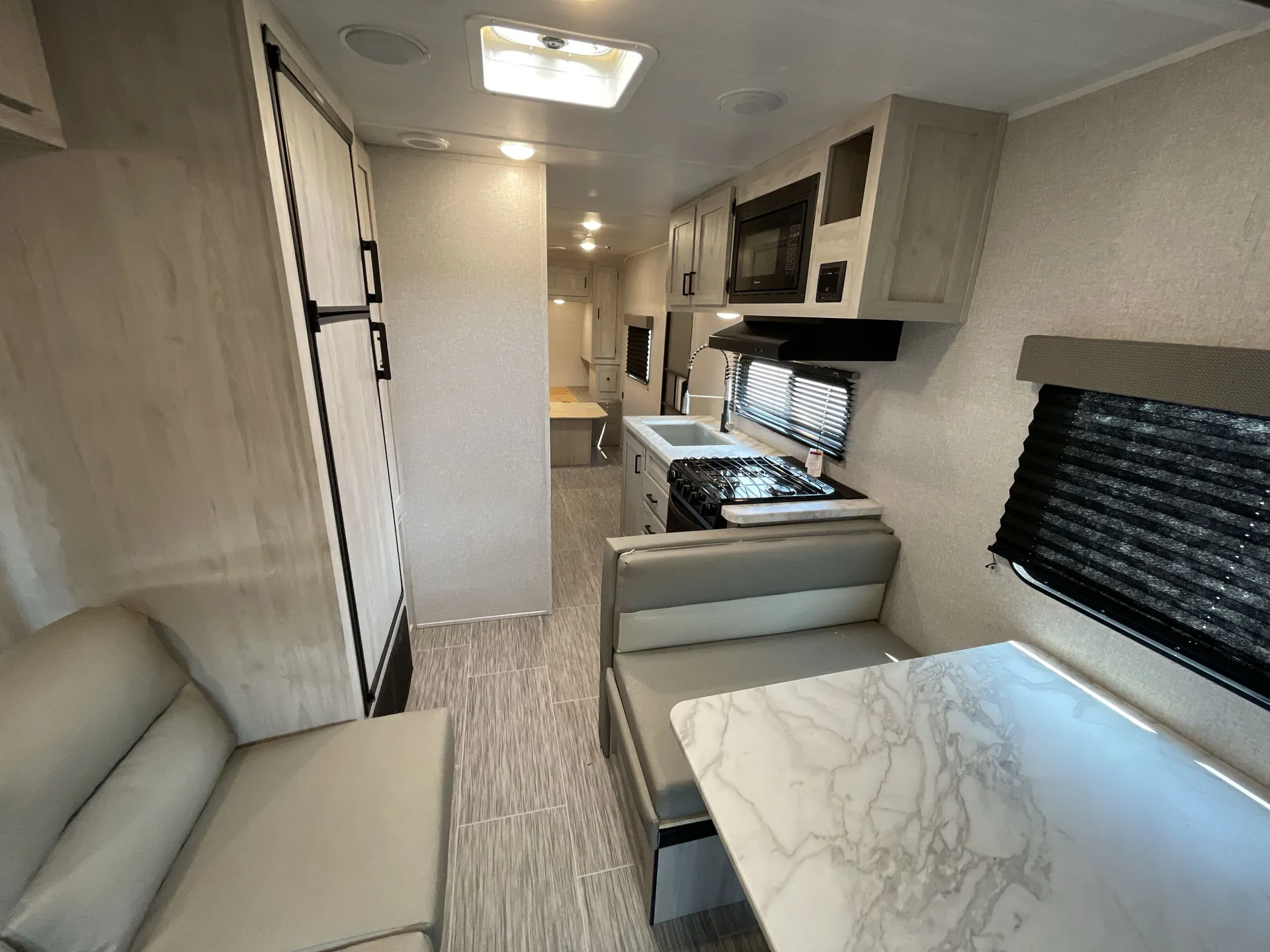 2022 East to West Silver Lake 20KRD — living area main