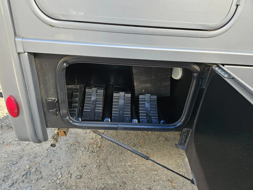 2021 Thor Motor Coach Tiburon 24FB, Photos photo 35