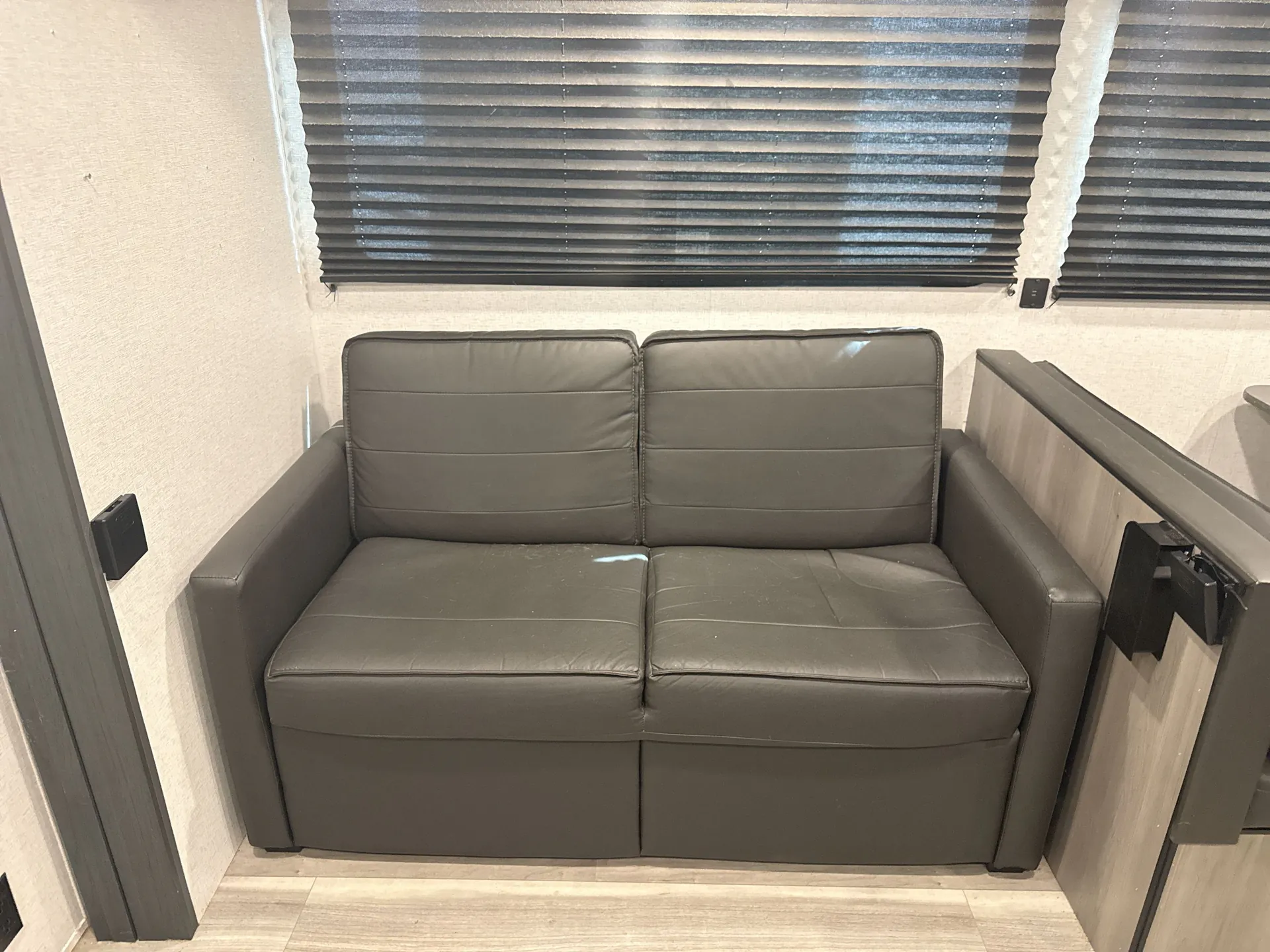2024 Keystone Hideout 31DBS — living area main