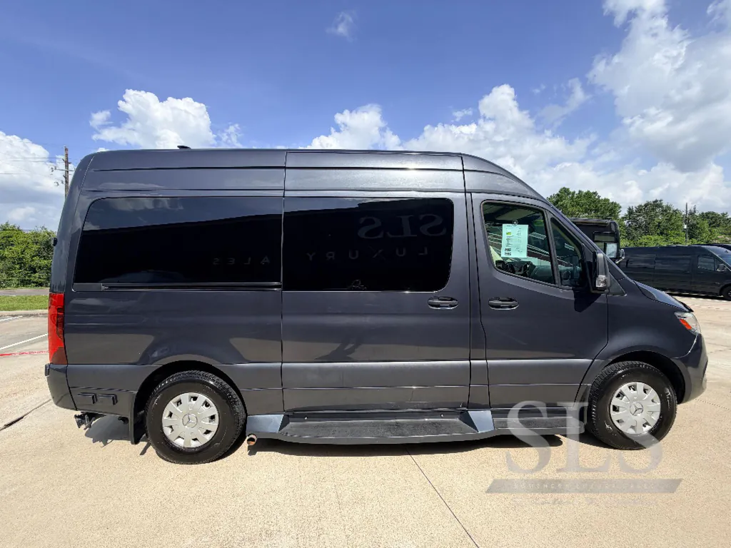 2024 Midwest Automotive Designs Luxe Cruiser D4, Photos photo 2