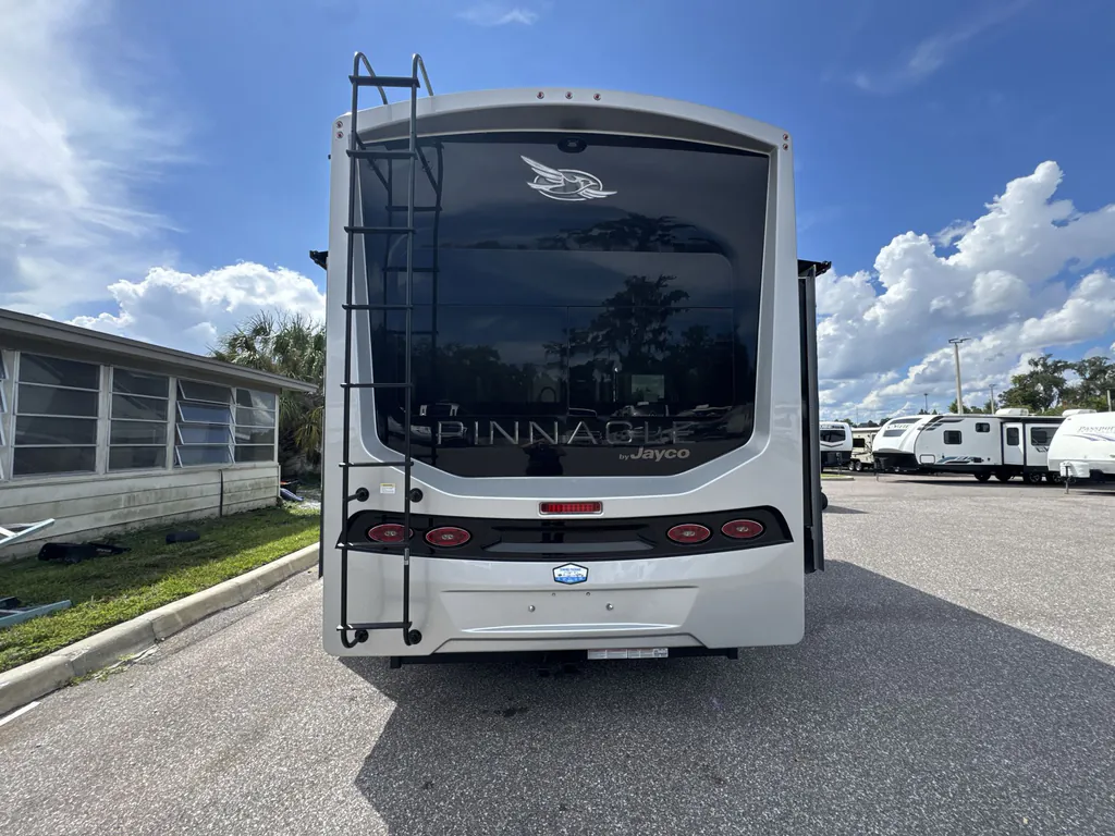 2027 Jayco Pinnacle 36FBTS, Photos photo 3