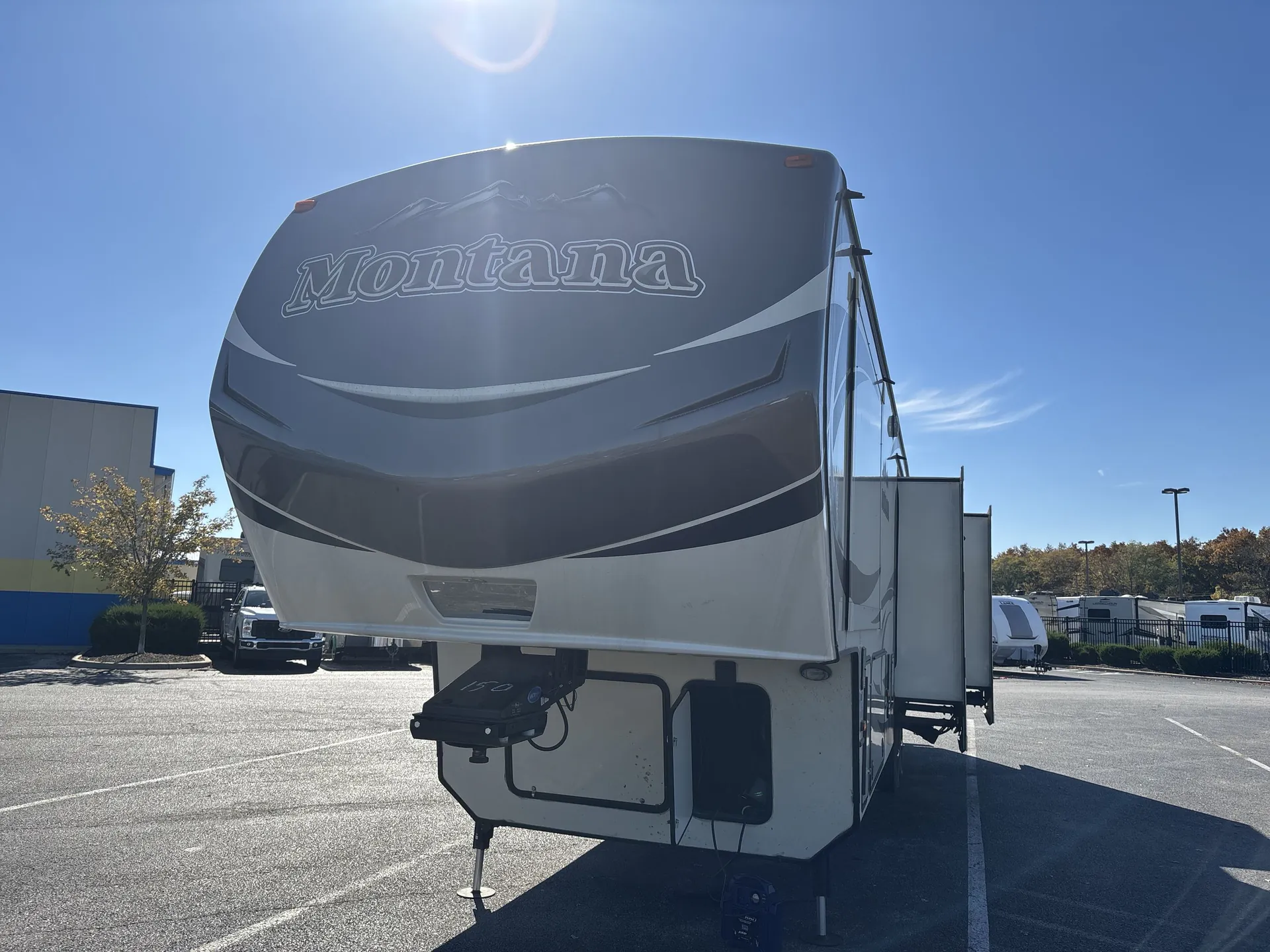 2015 Keystone Montana 3440RL - Photo 2